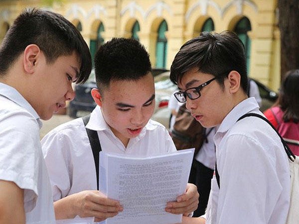 Thi vào lớp 10 căng thẳng nhưng tỷ lệ 'chọi' trường top ở TP.HCM giảm