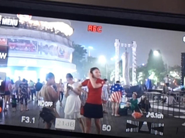 Video: Nhân viên môi trường bị mắng xối xả khi ghi hình người vứt rác bừa bãi