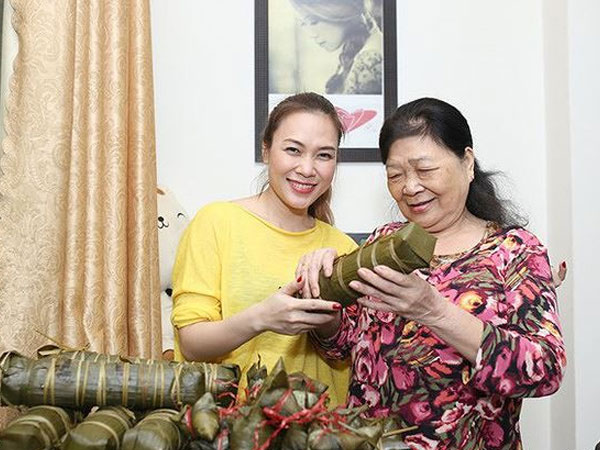 Bất ngờ về mẹ ruột Mỹ Tâm: Được coi là hoa khôi 1 huyện, dạy con 'thành đạt phải khiêm nhường'