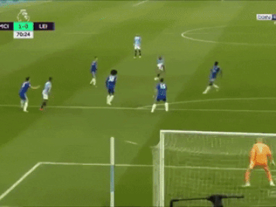 Đội trưởng toàn năng Kompany đã toả sáng trong giờ khắc quan trọng của Man City như thế nào?