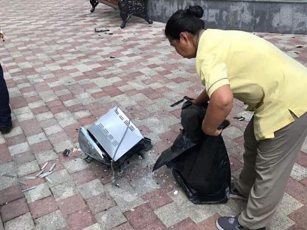 Người đàn ông Hàn Quốc biểu hiện bất thường, ném tivi từ tầng 38 xuống đất
