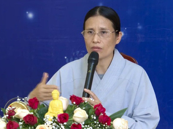 Bà Phạm Thị Yến lại 'đăng đàn' thuyết giảng, chưa lên xin lỗi nhà nữ sinh giao gà