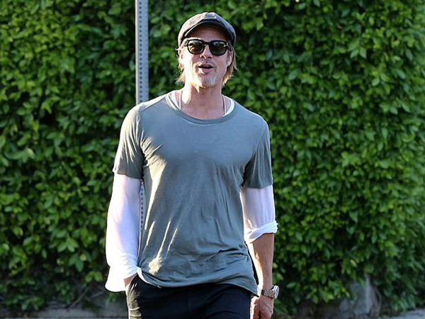 Brad Pitt cười khi được hỏi chuyện tái hợp Jennifer Aniston