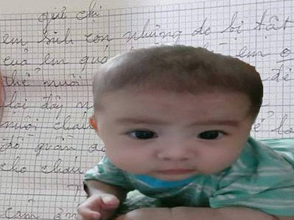 Mẹ bế con gửi cho người lạ rồi bỏ đi: Hé lộ lá thư tay xót xa của người mẹ