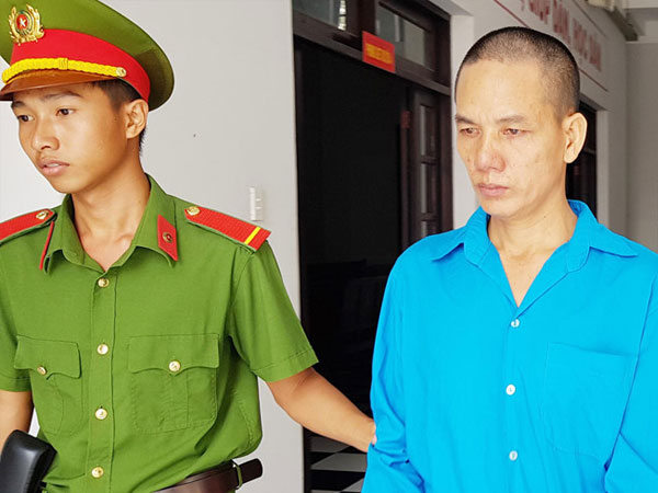 'Yêu râu xanh' hiếp dâm bé gái cùng xóm lĩnh 17 năm tù
