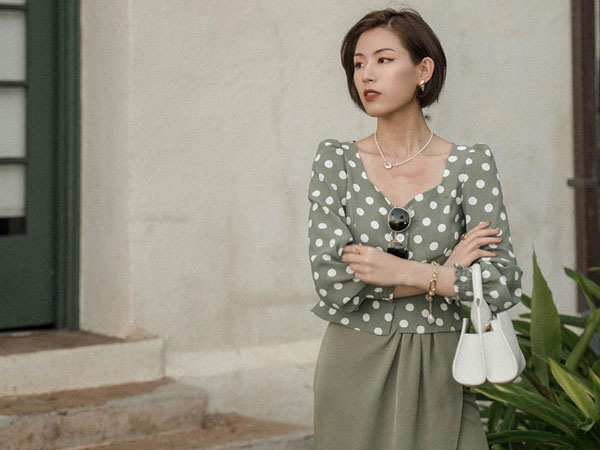 Cá là bạn không chỉ học được cách mix đồ mà còn tiện học được cả cách pose dáng ảo diệu từ street style Châu Á