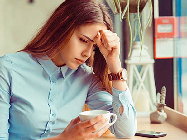 Chồng tin tưởng cho giữ tiền mà tôi lại giấu anh chơi cờ bạc hết