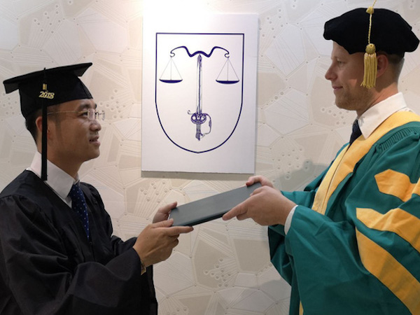 Đại học Leeds phản hồi về bằng Tiến sĩ Danh dự của 'nhà báo quốc tế' Lê Hoàng Anh Tuấn