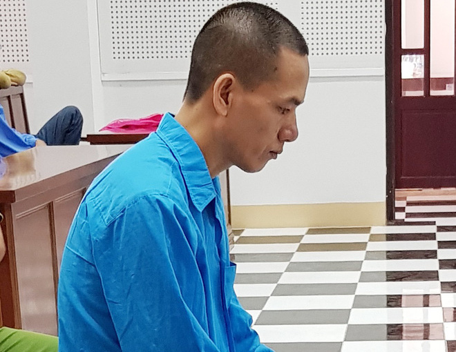 Gã dượng đồi bại bị phát hiện đang hiếp dâm cháu vợ trên võng sau khi cho nạn nhân 50 ngàn đồng