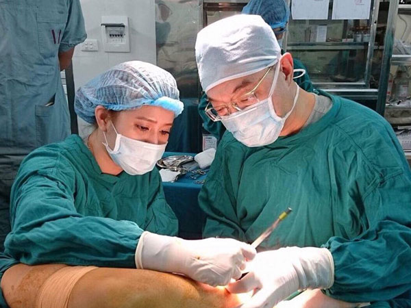 Mắc căn bệnh quái ác, cô gái 23 tuổi đau đớn vì phải cắt bỏ 1/2 lưỡi