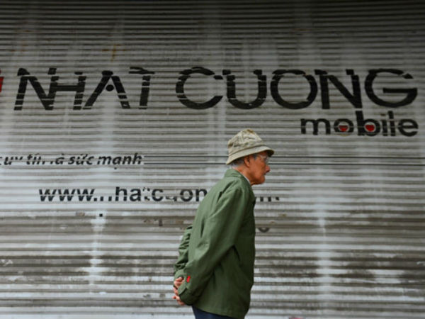 Nhật Cường Mobile đóng cửa, bị khám xét, khách bất ngờ, hoang mang