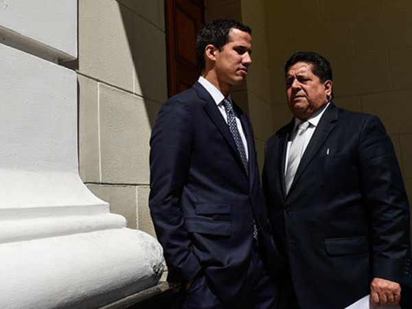 Tình báo Venezuela bắt ôtô giam cấp phó của ông Guaido bên trong