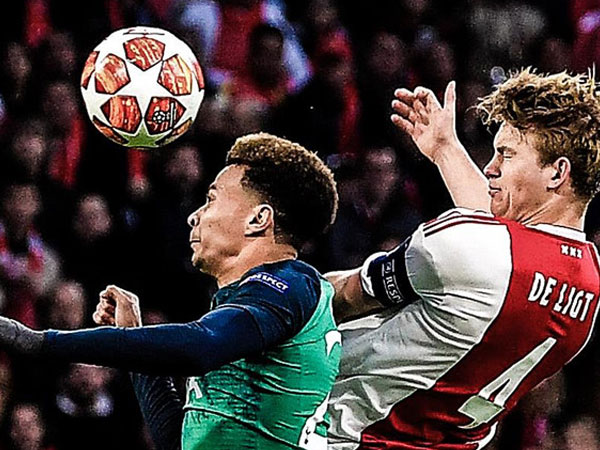 Video: Cú đá đưa Tottenham vào chung kết Champions League nhìn từ khán đài