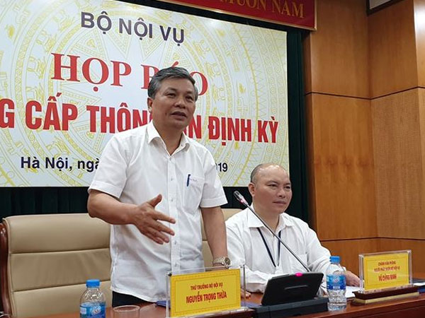 Bộ Nội vụ: Xin ý kiến Quốc hội trước khi luật hóa quy định 'cấm nịnh sếp'
