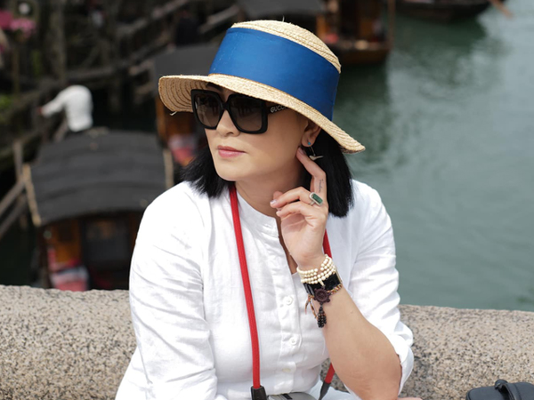 Cô Văn Thùy Dương - con gái út cố PGS. Văn Như Cương chia sẻ tâm sự vui, úp mở chuyện đang mang bầu ở tuổi 47?