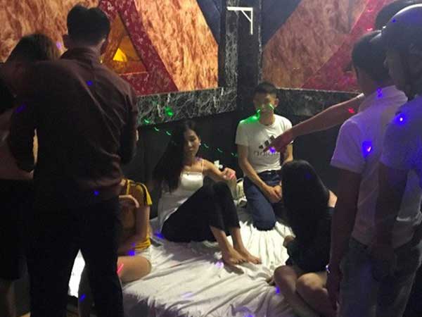 ‘Đột kích’ nhà nghỉ, phát hiện nhóm nam nữ thanh niên 'phê' ma túy