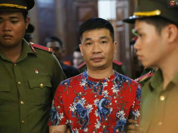 Ông trùm ma tuý Văn Kính Dương bảo vệ người tình và đồng bọn bị hắn lợi dụng như thế nào?