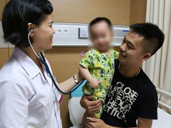 Sốt 3 tuần không khỏi, bé trai 16 tháng bị phát hiện mắc loại virus không thuốc chữa, dễ lây