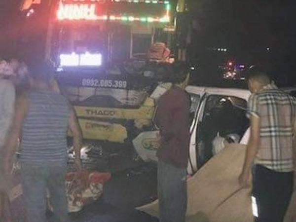 Taxi đấu đầu xe khách, 3 người tử vong tại chỗ