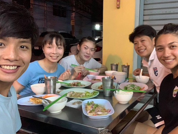 Tuyển thủ nữ Việt Nam bất ngờ về nước, CLB Thái Lan lên tiếng xin lỗi