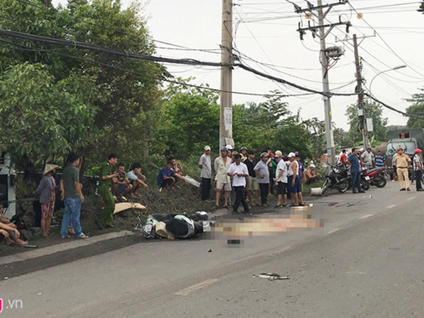Xe buýt chạy sai lộ trình cán tử vong người đàn ông đi xe máy