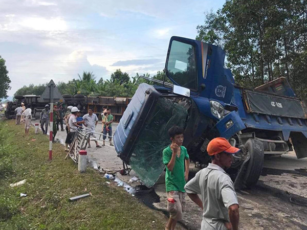 Tai nạn liên hoàn ở đường tránh tại Đà Nẵng, giao thông tê liệt