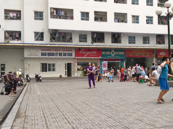 Túi rác bị ném từ tầng 36 chung cư HH Linh Đàm xuống sân, bé trai 4 tuổi thoát nạn trong gang tấc