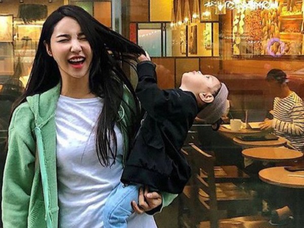 Vợ trẻ lên than kiếm vài trăm triệu mỗi tháng chồng vẫn hoạnh họe, ai ngờ lại bị hội chị em mỉa mai thế này