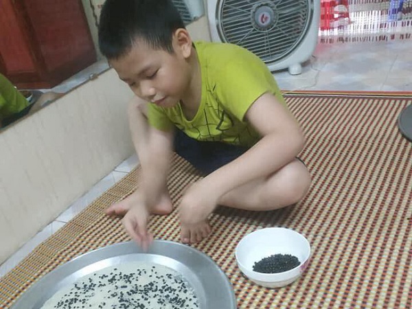 Bày trò giúp em trai cai ti vi, cô chị khiến dân mạng cười như nắc nẻ vì chiêu 'dì ghẻ'