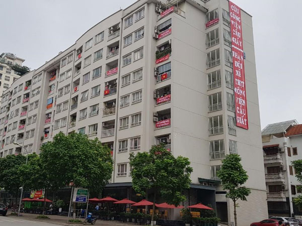 Chủ tịch Cầu Giấy mong dân hạ băng rôn phản đối bãi đỗ trong công viên