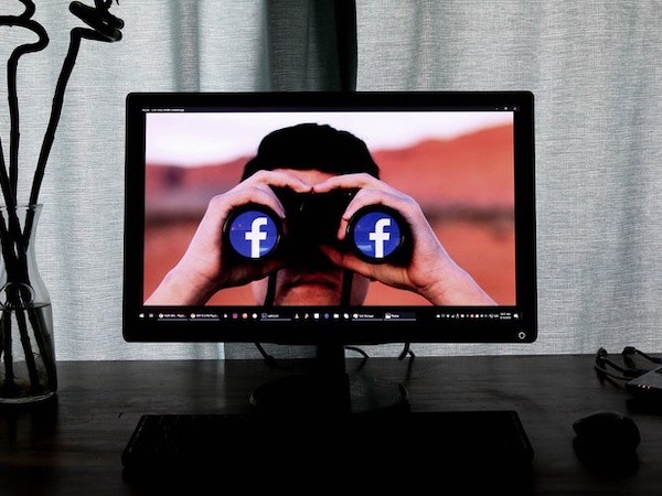 Nữ nhà báo khẳng định Facebook đang theo dõi chúng ta: 'Mọi chuyện bắt đầu khi tôi đang muốn... đi toilet'