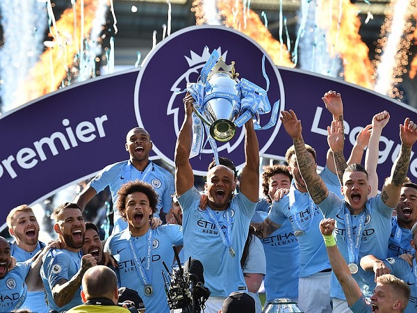 Brighton 1-4 Man City: Aguero lại sắm vai người hùng, Man City đăng quang Ngoại hạng Anh một cách nghẹt thở