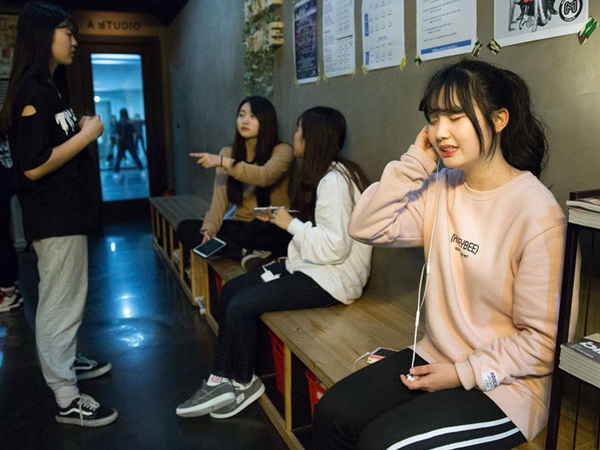 Giới trẻ Trung Quốc khổ thế nào cũng được, miễn trở thành ca sĩ Kpop