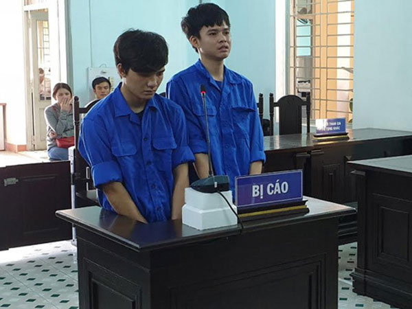 Hai thanh niên tông xe cảnh sát 911 Đà Nẵng nhận kết đắng