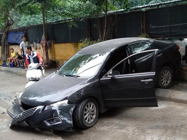 Hé lộ nguyên nhân nữ tài xế lùi xe Camry tông chết người đi xe máy