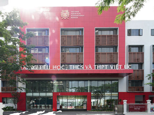 Suất ăn trưa ở trường quốc tế có giòi