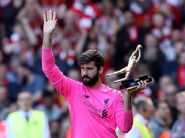 Vượt mặt Ederson, Alisson giành giải 'Găng Tay Vàng' tại Ngoại hạng Anh mùa này