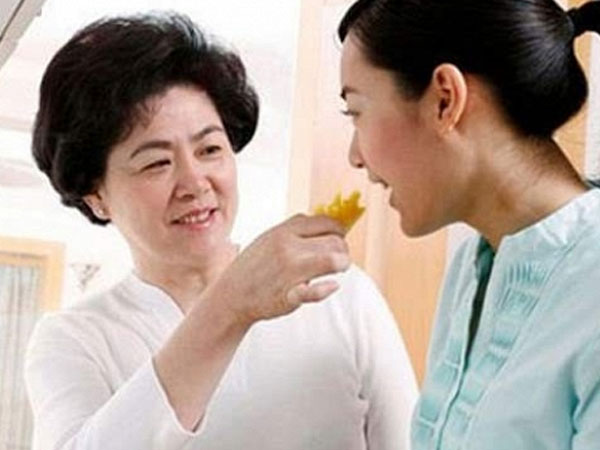 Bà mẹ chồng quốc dân khuyên con trai 'không được làm vợ buồn' khiến bao người phải ngưỡng mộ