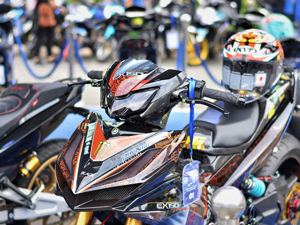 Dàn xe độ khủng hàng trăm triệu đồng quy tụ tại Sài Gòn