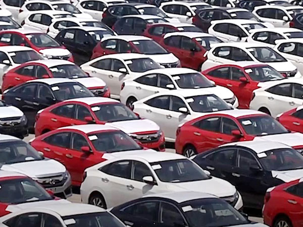 Gần 400 ôtô dưới 500 triệu đồng về Việt Nam mỗi ngày