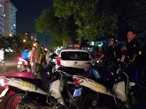 Hà Nội: Nữ tài xế taxi bị người đàn ông đâm gục trong xe rồi bỏ chạy, vẫn chưa xác định được nguyên nhân