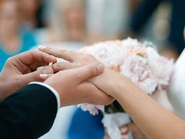 Mỹ phá đường dây kết hôn giả do người Việt cầm đầu, bắt 50 nghi phạm