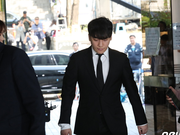 Seungri cuối cùng đã có mặt tại tòa để chờ lệnh bắt: Vẫn bình tĩnh dù cảnh sát xác nhận giữ bằng chứng mua dâm