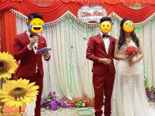 Xôn xao bức ảnh cô dâu bỗng bị 'ra rìa' vì chú rể mặc đồ đôi với... MC đám cưới
