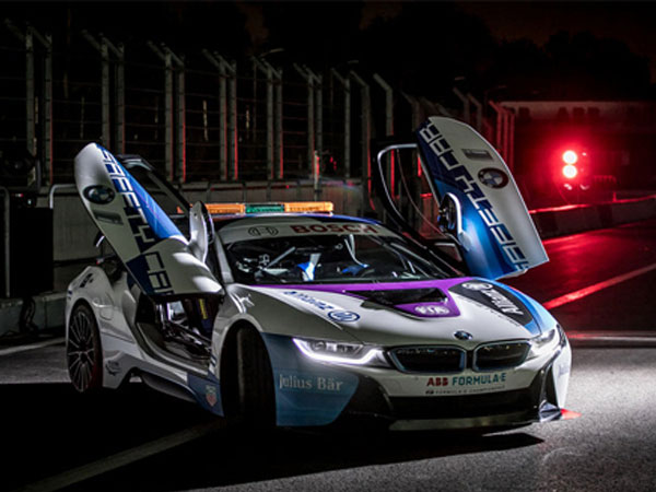 BMW i8 Roadster - xe mui trần dẫn đường ở Formula E