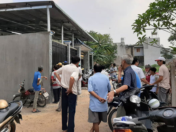 Chồng chết, vợ nguy kịch tại nhà riêng nghi do tự thiêu