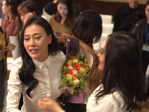Không cam tâm khi hết vai trong Nàng dâu order, 'Quỳnh Búp Bê' đòi làm nhân viên đi theo đoàn phim