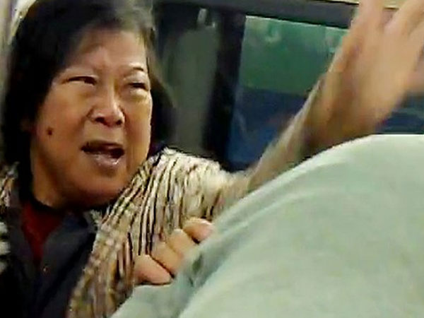 Mẹ chồng 86 tuổi hối hận vì nắm tóc con dâu đánh giữa đêm