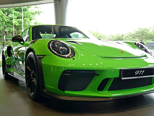 Porsche 911 GT3 RS màu độc giá 16 tỷ xuất hiện tại Sài Gòn
