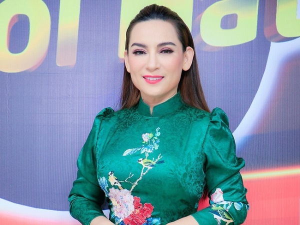 Từng thề độc không tha thứ, không nhìn mặt danh ca Phương Dung, Phi Nhung bất ngờ chạm mặt đàn chị trên ghế nóng
